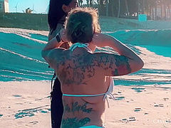 Eu E A Vic Na Praia Provocamos O Boy Nuas E Levamos Ele Para O Quarto Para Chupar Muito Aquele Pau Duro Gostoso. Www.cassianacosta.com 7 Min