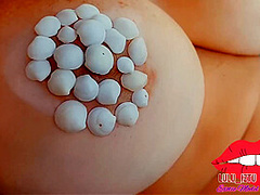 Milf De Grandes Tetas Se Masturba En P Ya Publica. Latina Se Calienta En La Playa