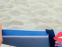 Milf De Grandes Tetas Se Masturba En P Ya Publica. Latina Se Calienta En La Playa