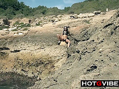 Making My Pussy Squirt At A Public Beach