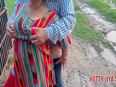 Jamindar Ke Bete Ne Bhabhi Ko Tabadtod Choda Jab Wo Khet Mein Pisaab Kar Rahi Thi