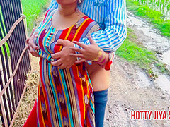 Jamindar Ke Bete Ne Bhabhi Ko Tabadtod Choda Jab Wo Khet Mein Pisaab Kar Rahi Thi