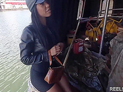 An Italian With An Athletic Body Cheats On Her Boyfriend And Gets Fucked Publicly On A Boat In Anal By 2 Strangers !!