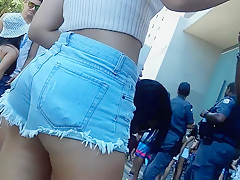 Gostosa de shortinho 15