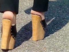 18 cm cork wedges and ice