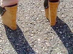18 cm cork wedges and ice