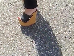 18 cm cork wedges and ice