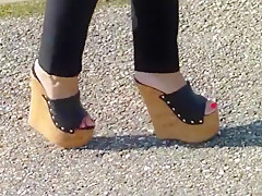 18 cm cork wedges and ice