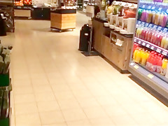 Queeny On 15 cm Stilettos At The Supermarket