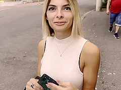 In Giro Per Bucarest, Ragazza Rimorchiata Sul Taxi E Portata A Cena. Dialogo In Italiano. Outdoor