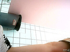 chinese girls go to toilet.304