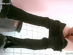 chinese girls go to toilet.304