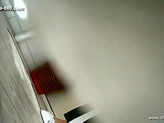 chinese girls go to toilet.305