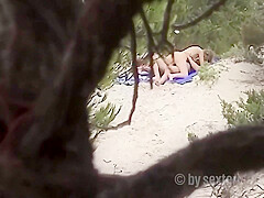 Couple Spied On While Fucking On The Beach
