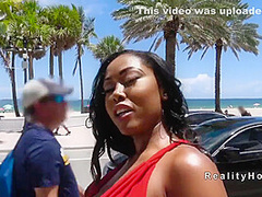 Huge Booty Ebony Twerking Outdoor