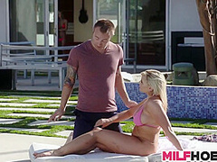 Stunning Mom Knows The With Best Stuff