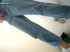 chinese girls go to toilet.307