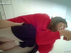 chinese girls go to toilet.307