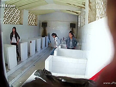 chinese girls go to toilet.306