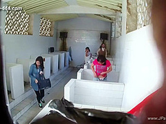 chinese girls go to toilet.306