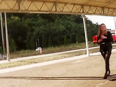 Mia Adler - 3lochstute Am Bahngleis Von 2 Schwanzen Zer