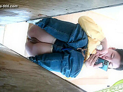 chinese girls go to toilet.309