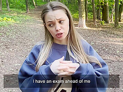 En Studerende Pige Studerer Anatomi I Praksis