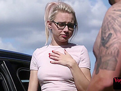 Voyeur in car teases BF who jerks on her sexy body outdoor