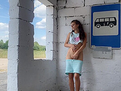 Avtobus Tak I Ne Priehal Prishlos Otdatsya Neznakomcu