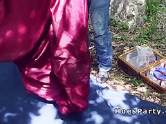 Amateur Babes Sucking And Fucking At Picnic