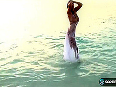 Gianna Michaels In Busty Beach Babe