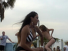 Bikini Contest - Skin to Win