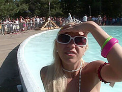 Nude Daytime Chicks at Nudes a Poppin