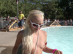 Nude Daytime Chicks at Nudes a Poppin