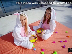 Sadie Hartz, Alice Merches And Duncan Saint - Yammy Funny Bunnies And In