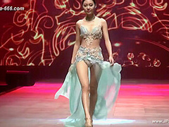 Chinese model in sexy lingerie show.20