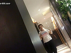 chinese girls go to toilet.310