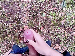 Sadie X - Girl Lost In The Forest Gives A Handjob To A Stranger, Girl Peeing In Nature, Peeing In The Forest, Outdoor Handjob, Amateur Sex. Chica Perdida En El Bosque Hace Una Paja A Un Extrano, Chica Meando 10 Min