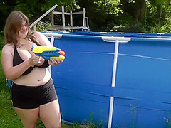 Squirt Gun Fight - Sarah Rae And Lily Belle