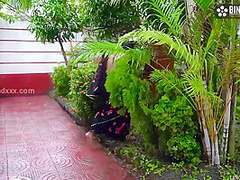 Komal Bhabhi Ke Bade Bade Doodh Watch/download