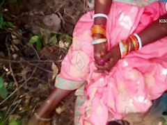 Randi Usha Bhabhi Ne Apne Boy Friend Ko Jungle Me Bulake Bahut Mast Chudwati H Sali Randi Bhabhi