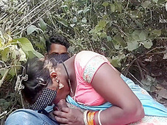 Randi Usha Bhabhi Ne Apne Boy Friend Ko Jungle Me Bulake Bahut Mast Chudwati H Sali Randi Bhabhi