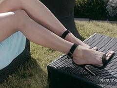 It's Not a Squirting Contest But I Have To Try - PissVids