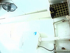 chinese girls go to toilet.313