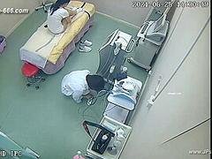 Hackers use the camera to remote monitoring of a lover's home life.604