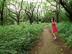 Sexy Japanese babe gets an outdoor fingering by Asian Public Sluts