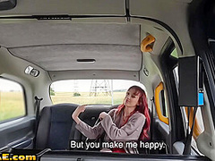 Skinny amateur taxi slut fucked outdoor in cab by taxi guy