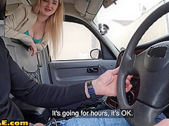 Amateur taxi babe in pantyhose fucked outdoor by taxi guy