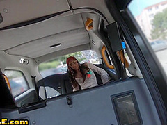 Amateur bigass cab babe fucked outdoor in public by driver