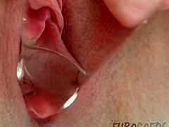 Vanessa Klein Masturbating Underwater In The Jacuzzi With A Glass Dildo